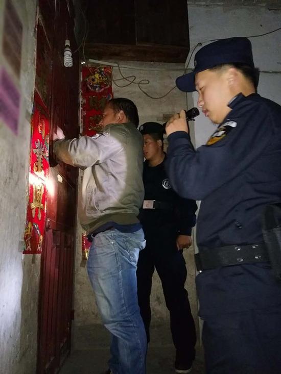 榆林粗心妈妈误将幼女锁家中 