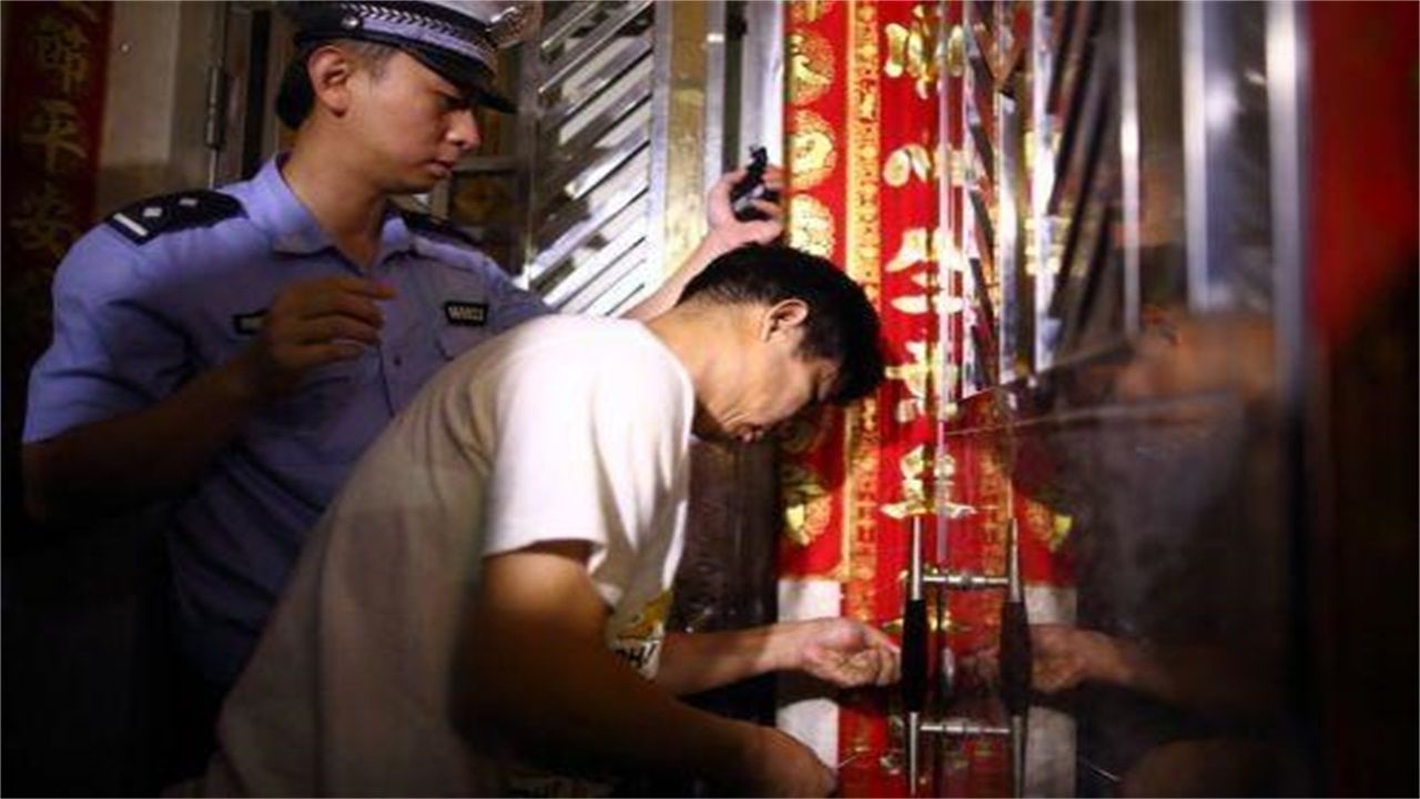 榆林请开锁师傅开了锁后，师傅